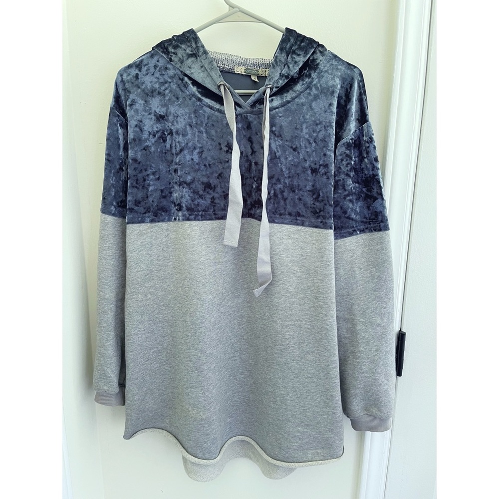 BUCKEL Hoodie with sequins